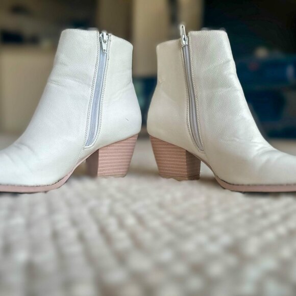 Lulus x Matisse Spirit White and Blonde Pointed Toe Ankle Booties - Size 7M - Picture 4 of 7